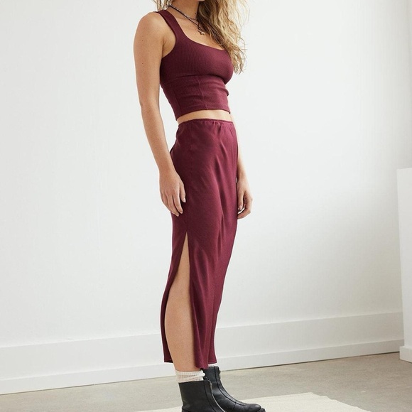 American Eagle x Maddie & Kenzie Ziegler Top & Skirt Set - Picture 7 of 8